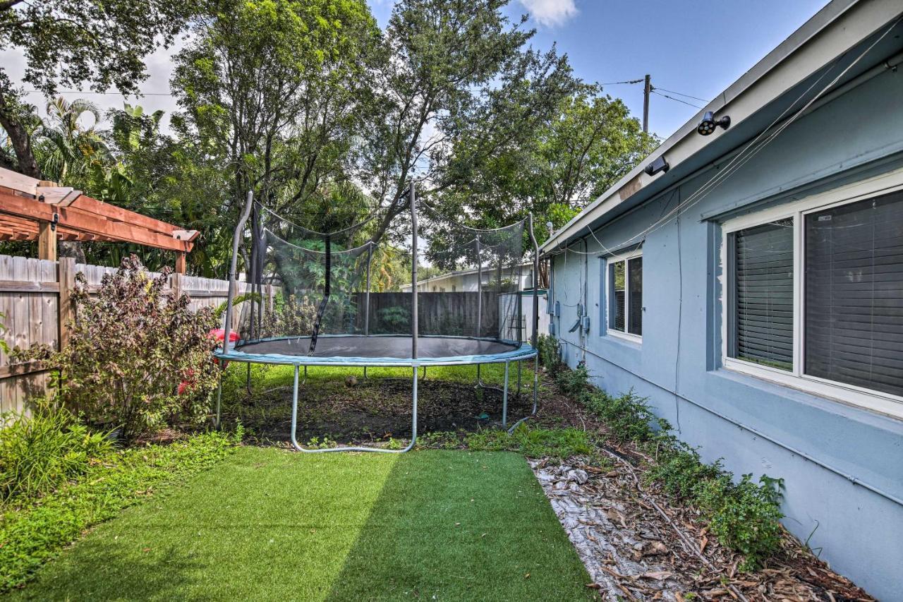 Shady And Eclectic Fort Lauderdale Dwelling With Yard! Bagian luar foto
