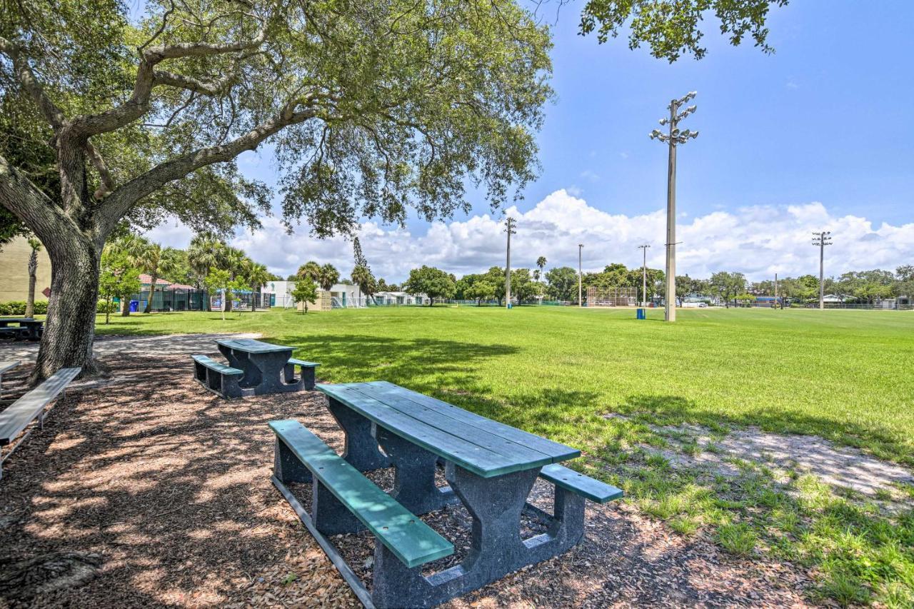 Shady And Eclectic Fort Lauderdale Dwelling With Yard! Bagian luar foto