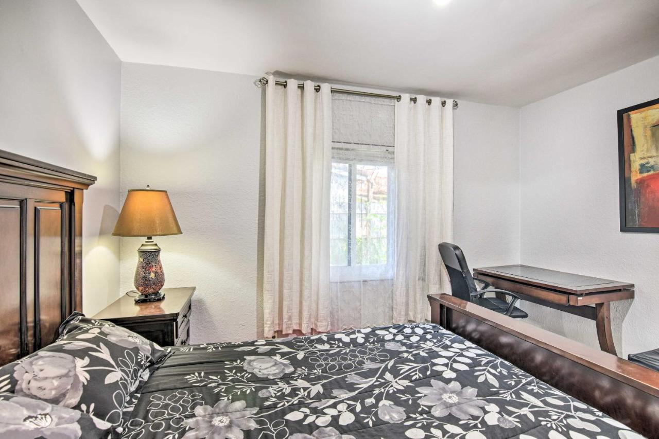 Shady And Eclectic Fort Lauderdale Dwelling With Yard! Bagian luar foto